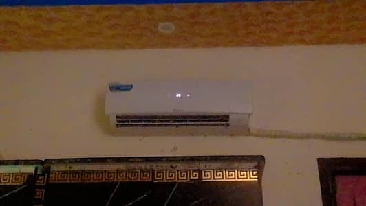 1.5 ton Dawlance ac for sell saaf condition Abrdast cooling 1