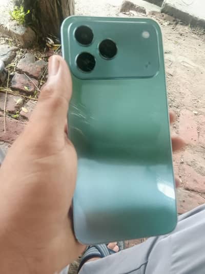 Tecno spark fifty glass Thora SA break a. aur aik side pa nishan chota