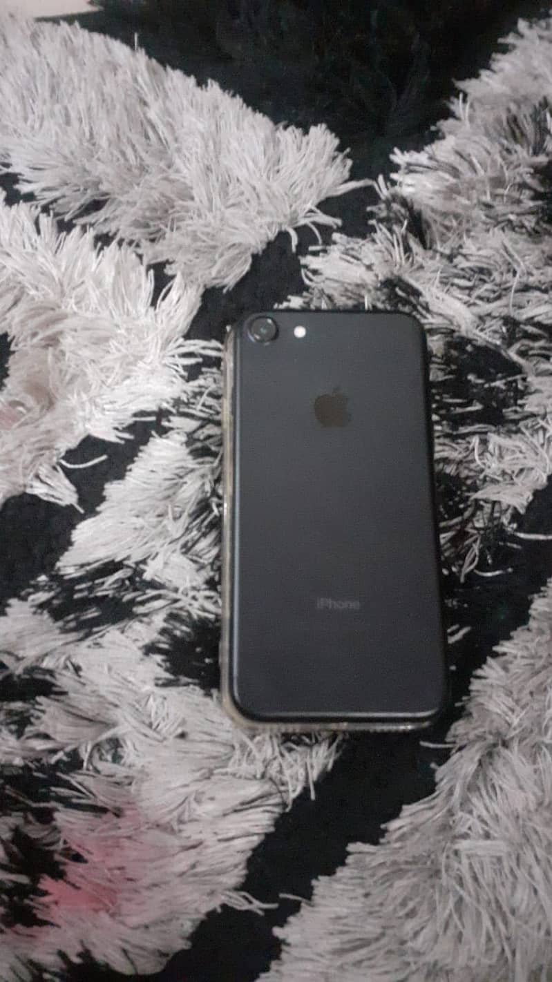 Apple iPhone 7 0
