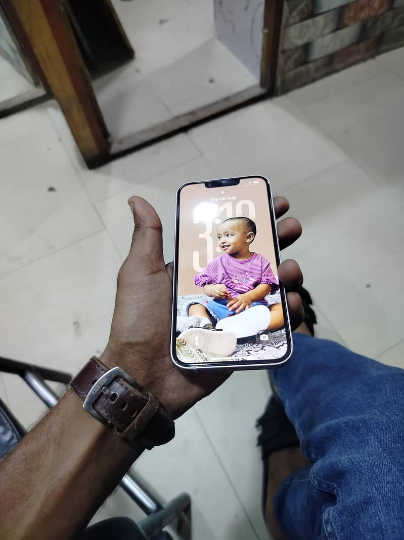 Apple iPhone 13 4