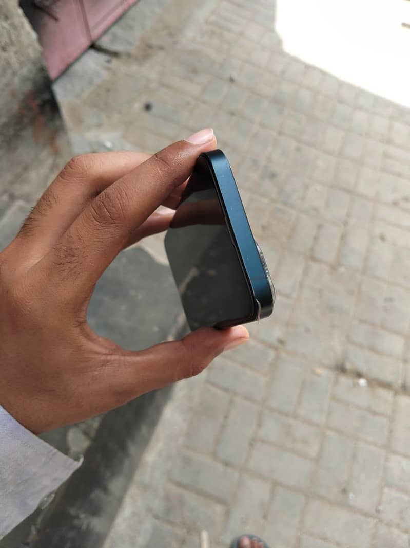 Apple iPhone 13 2