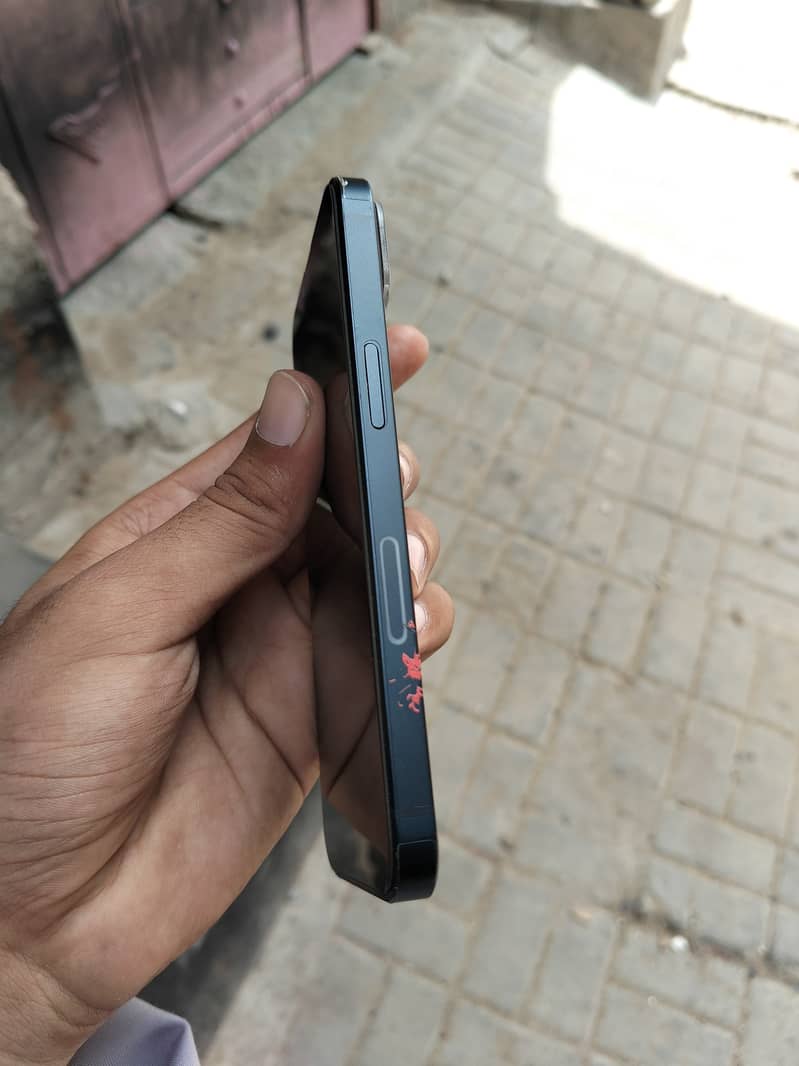 Apple iPhone 13 5