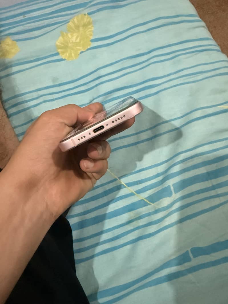 Apple iPhone 15 4