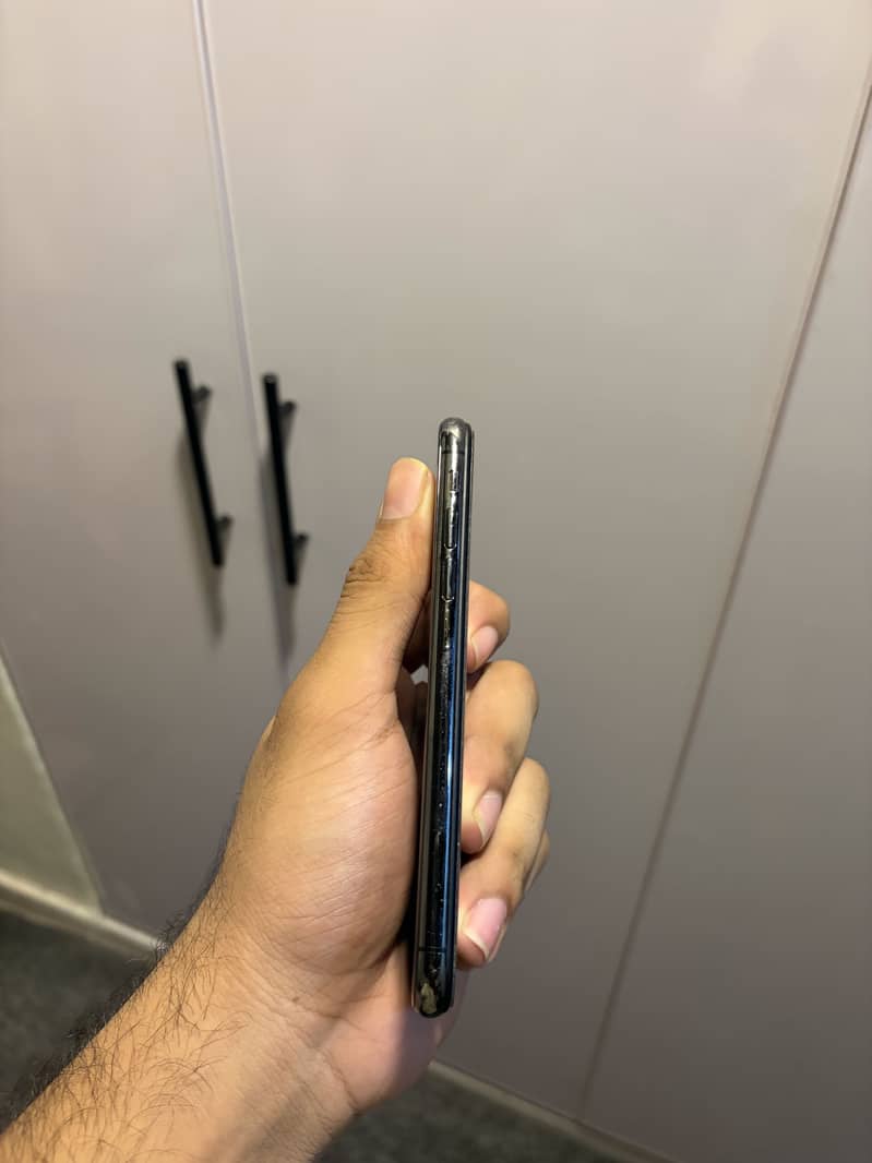 Apple iPhone X 4