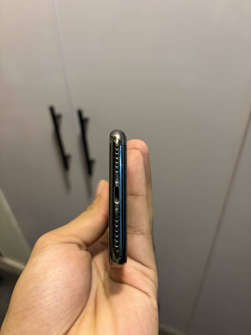 Apple iPhone X 5