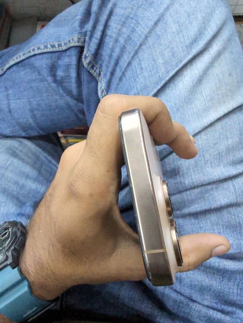 Apple iPhone 16 Pro 2