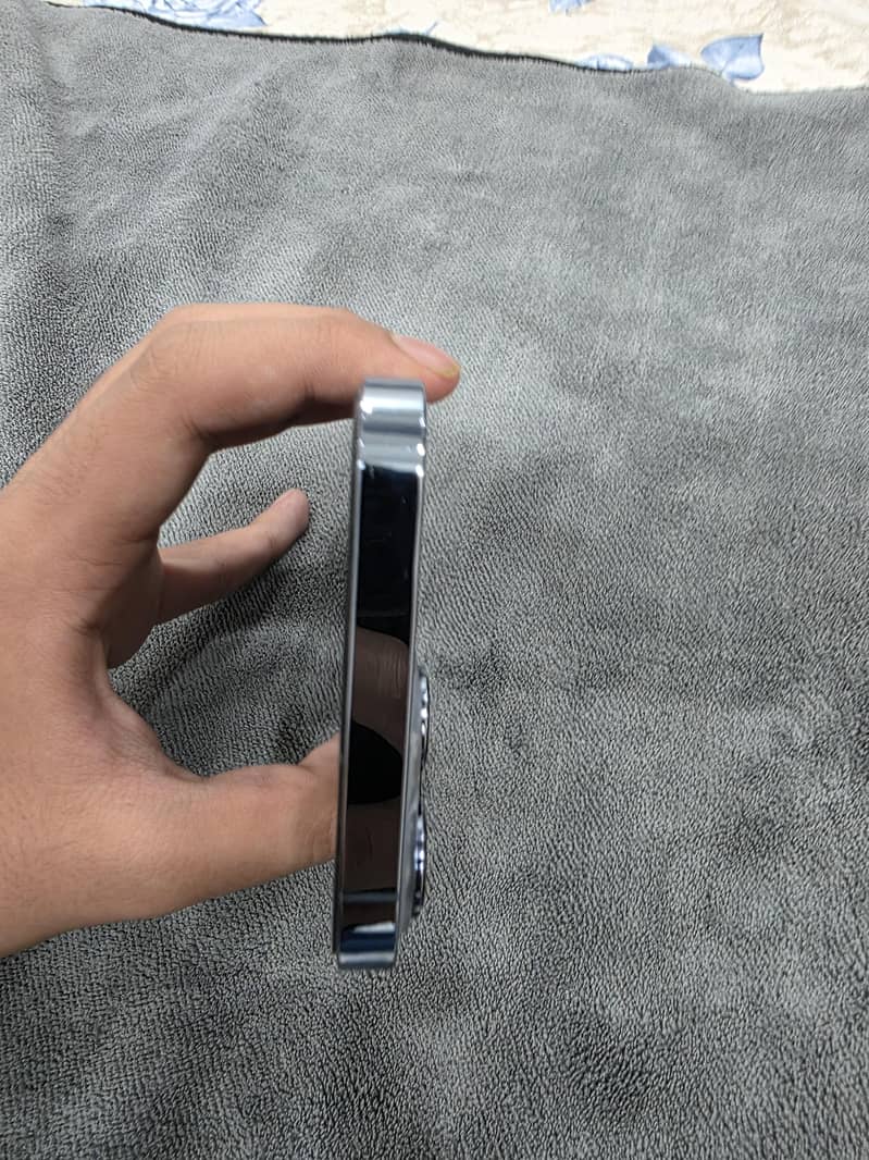 Apple iPhone 13 Pro Max 6