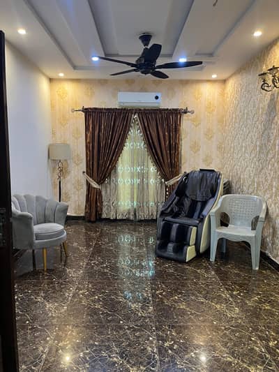 TEN MARLA DOUBLE STOREY HOUSE IN MARGHZAR VERY PRIME LOCATION MAIN GAREEN BELT
