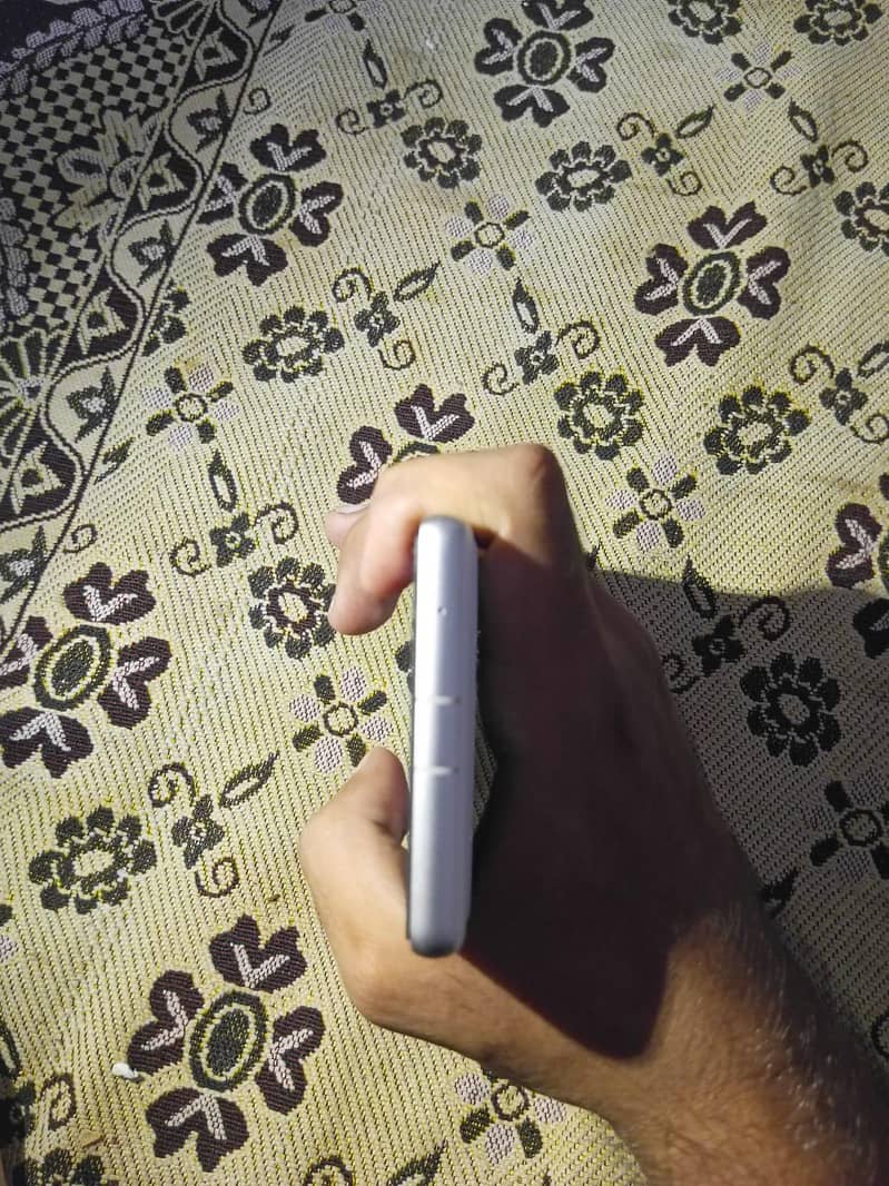 Google Pixel 7a 5