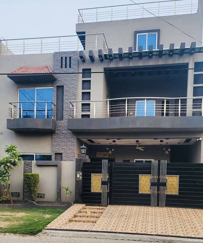 TEN MARLA ONE & HALF STOREY LUXURY HOUSE PRIME LOCATION