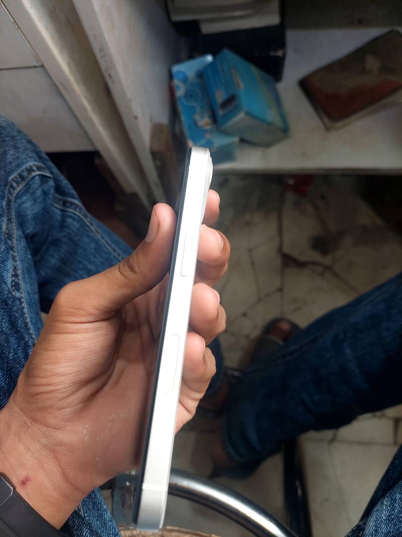 Apple iPhone 13 1