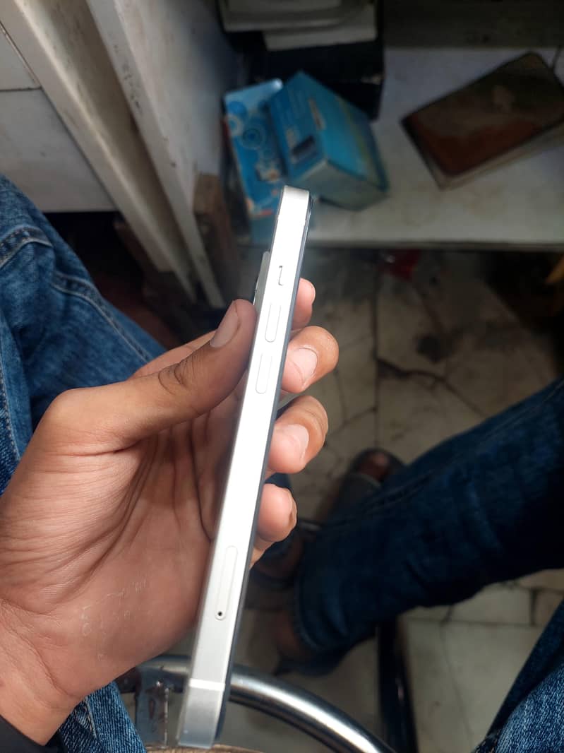 Apple iPhone 13 3
