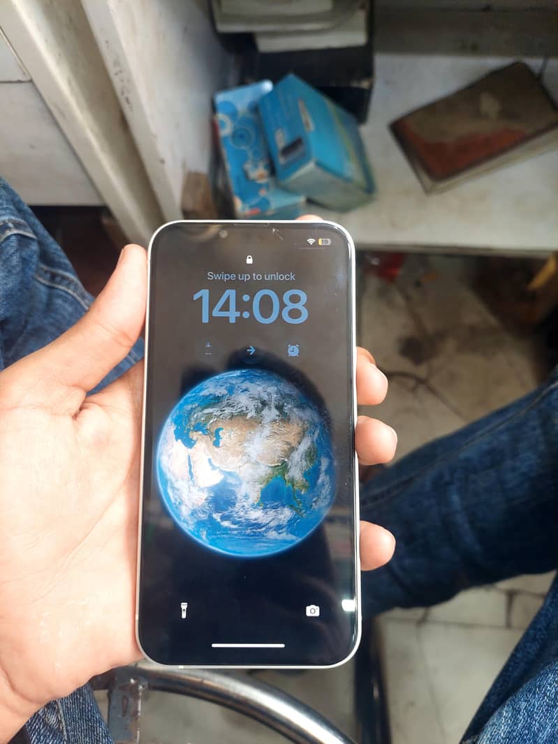 Apple iPhone 13 4