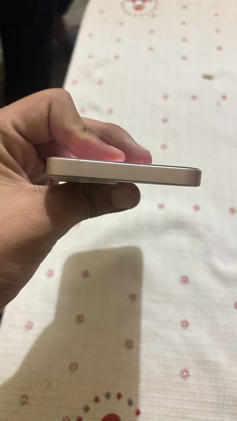 Apple iPhone 13 with sim working 4