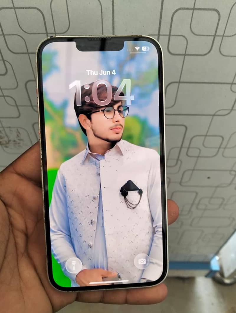 Apple iPhone 13 1