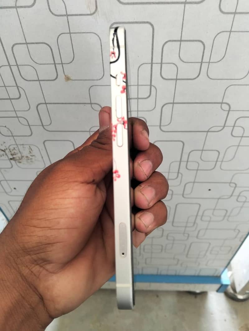 Apple iPhone 13 2