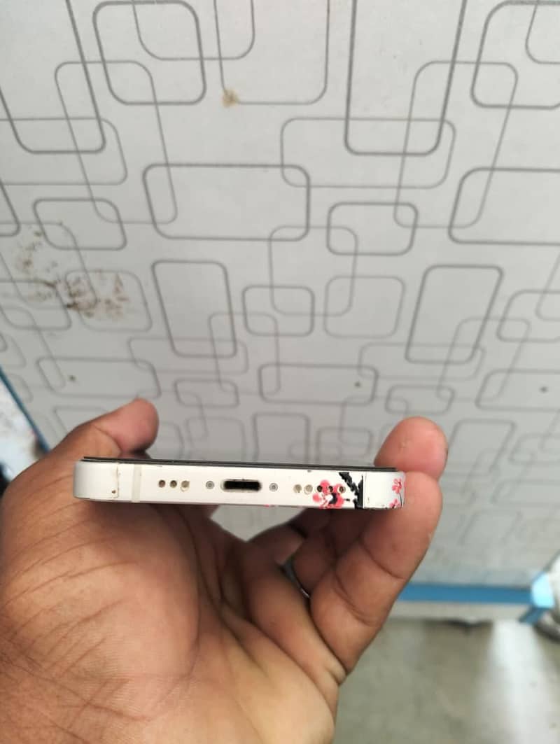 Apple iPhone 13 3