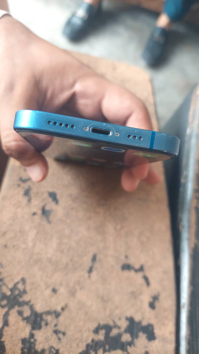 IPhone13 4