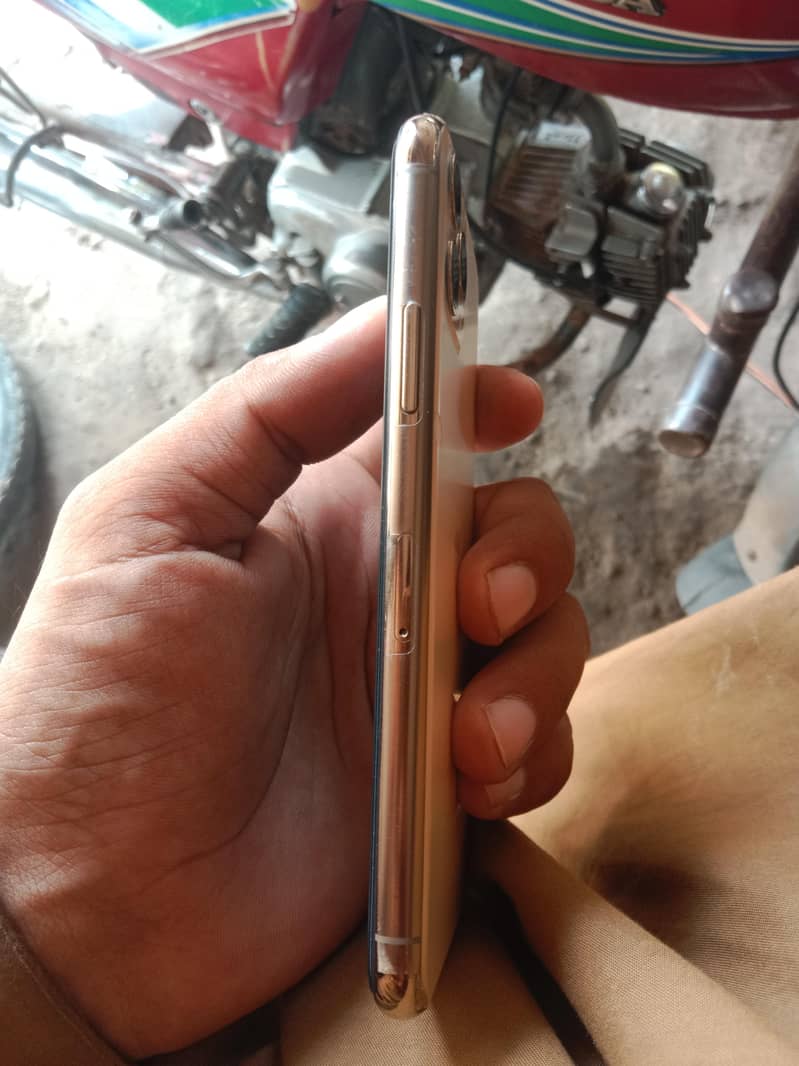 Apple iPhone 11 Pro 1