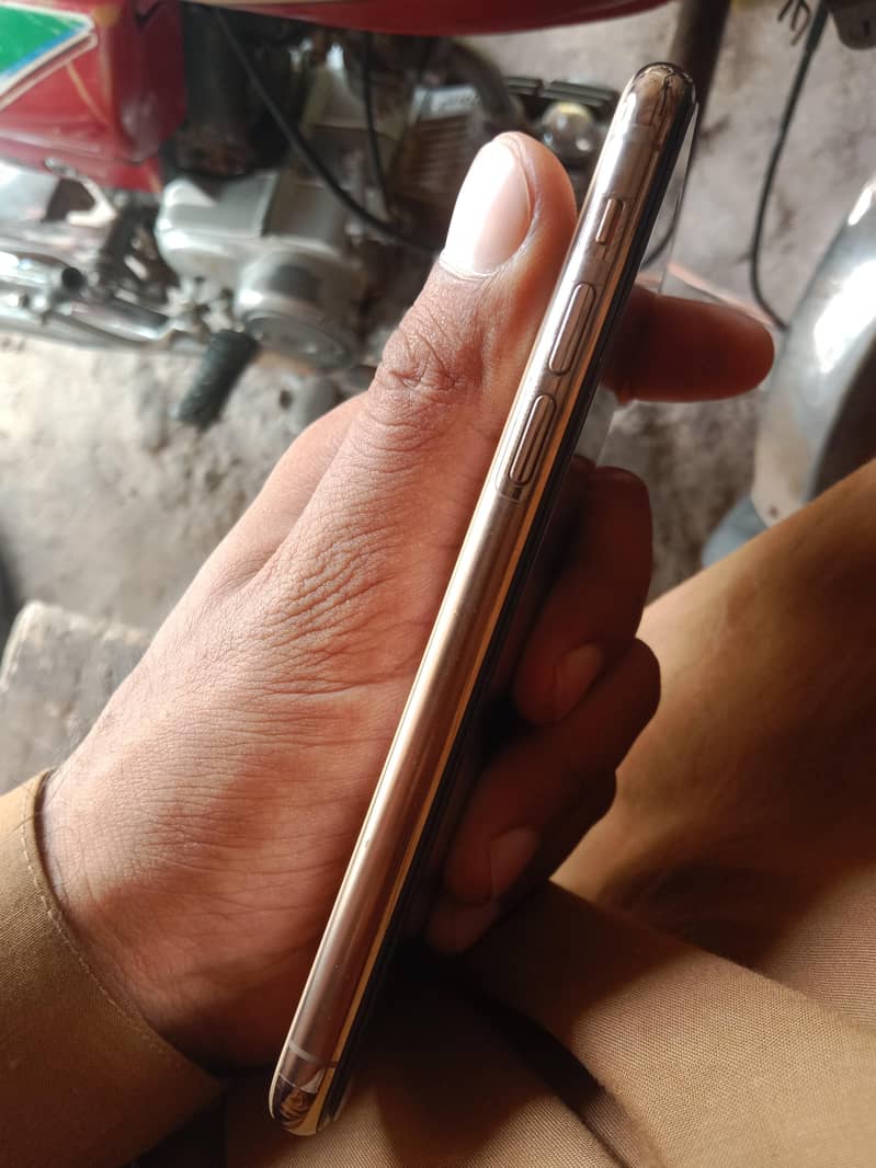 Apple iPhone 11 Pro 2