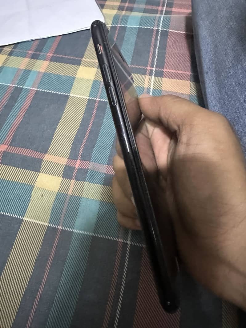 Apple iPhone 7 Plus 3