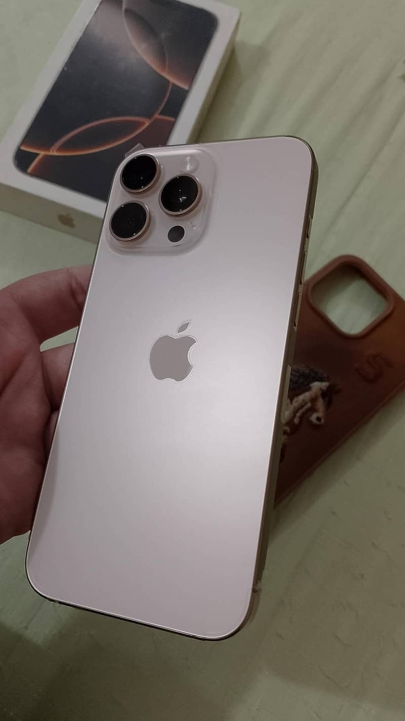iPhone 16 Pro Max 1
