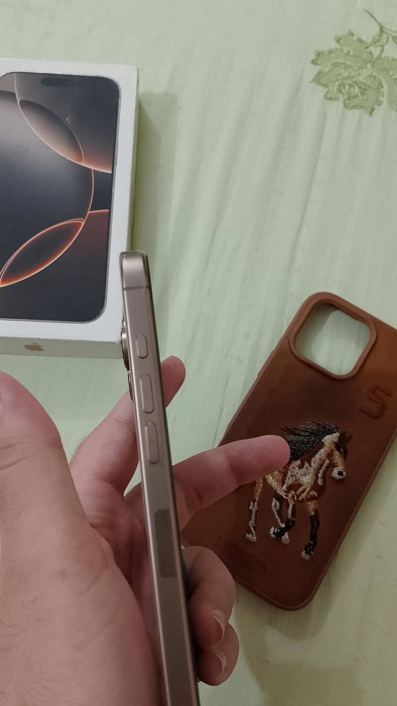 iPhone 16 Pro Max 2