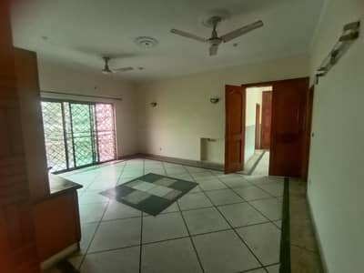 Sepetate Enterance 24 Marla Upper Portion Beautiful Location For Rent In DHA Phase 4 Lahore