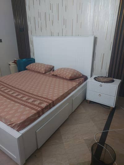 Queen size bed with one side table