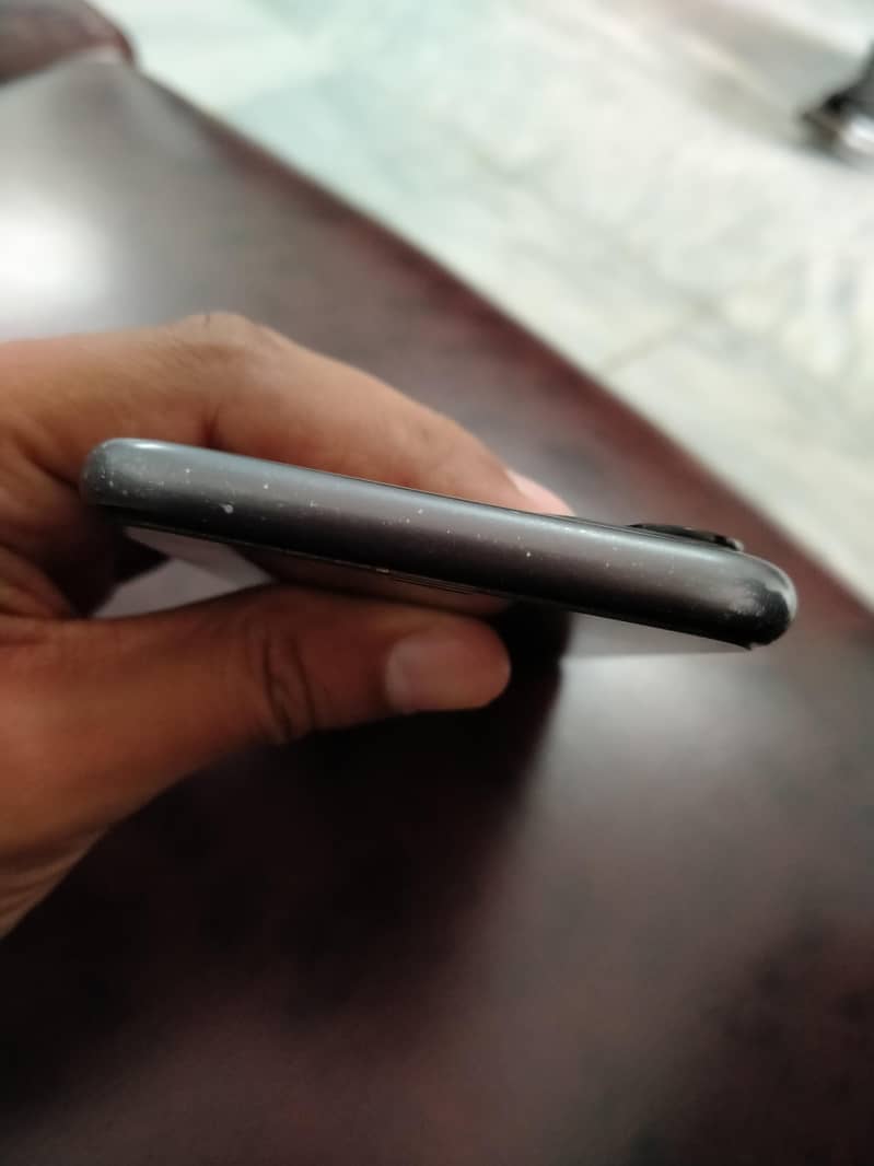 Apple iPhone 11 3