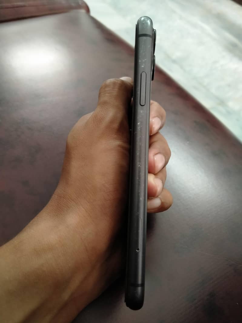 Apple iPhone 11 4