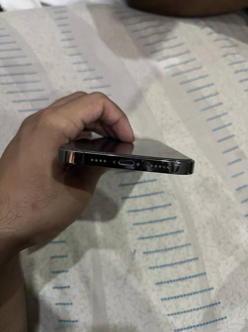 iPhone 12 Pro Max 1