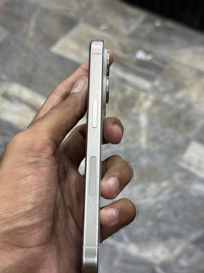 Apple iPhone 15 Pro 1