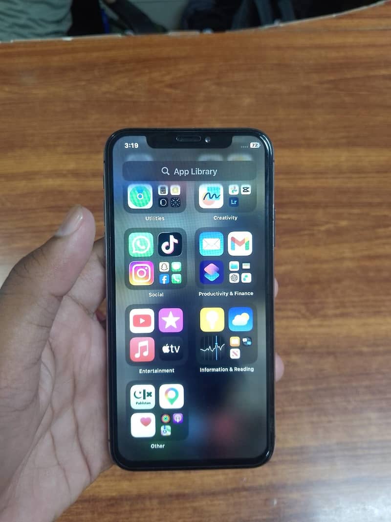 Apple iPhone X 4