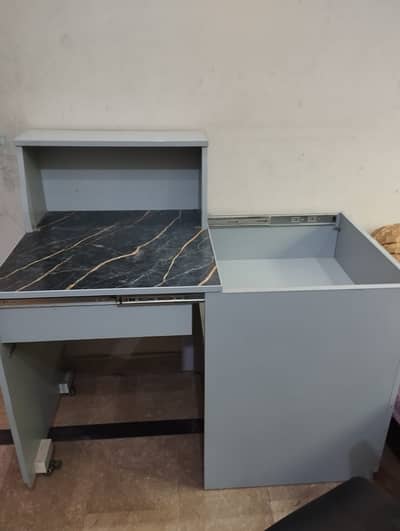 Modern Space-Saving Study Table / Work Desk