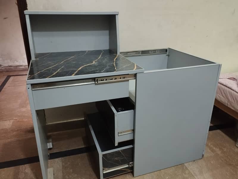 Modern Space-Saving Study Table / Work Desk 1