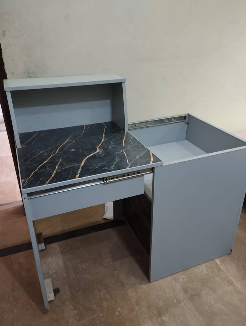 Modern Space-Saving Study Table / Work Desk 6