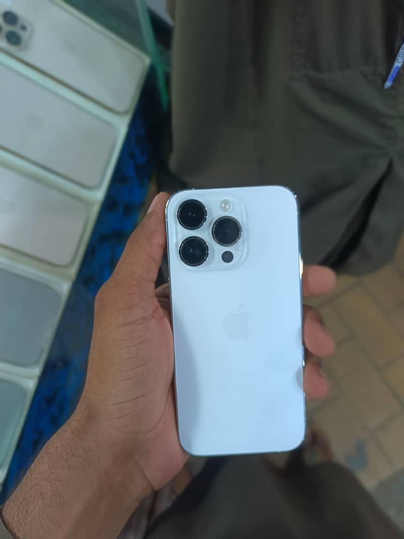 Apple iPhone 14 Pro 0