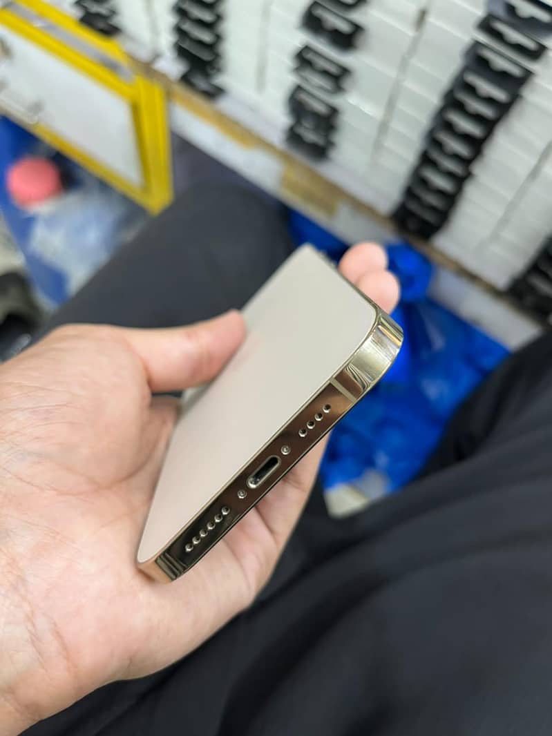 Apple iPhone 12 Pro Max 3