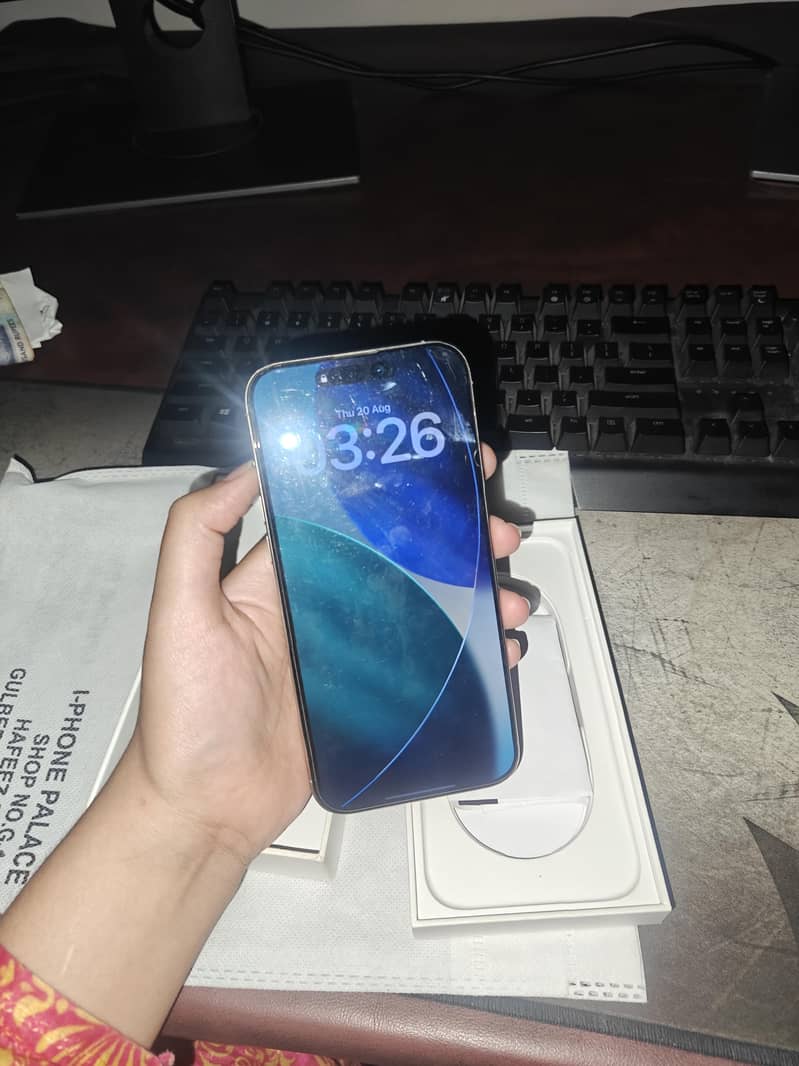 Apple iPhone 16 Pro Max 2