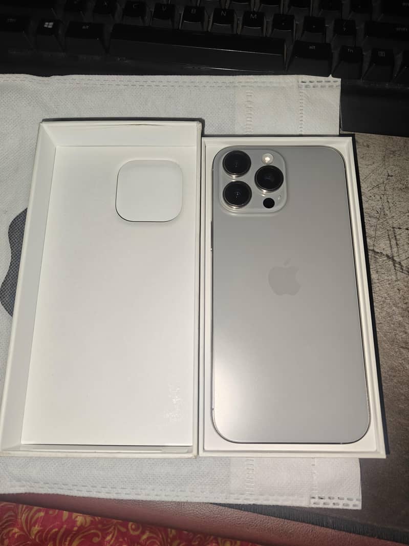 Apple iPhone 16 Pro Max 3