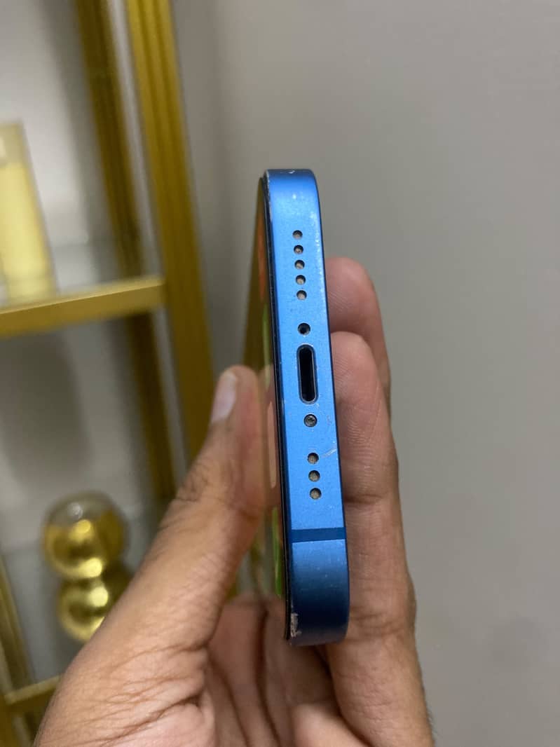 Apple iPhone 13 4