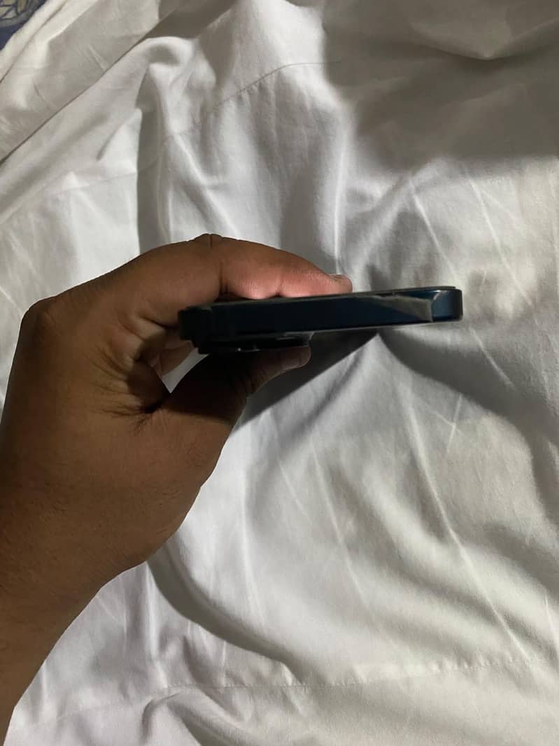 Apple iPhone 14 3