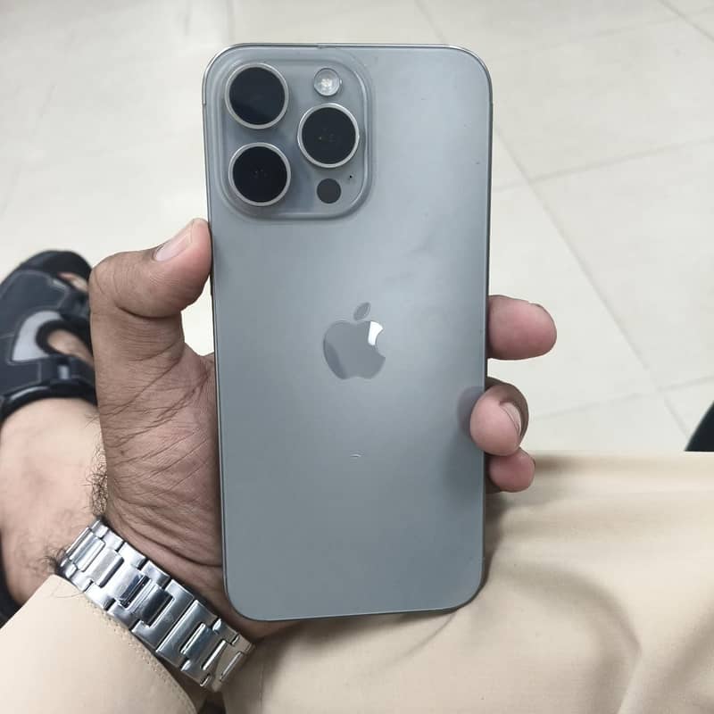 Apple iPhone 15 Pro Max 0