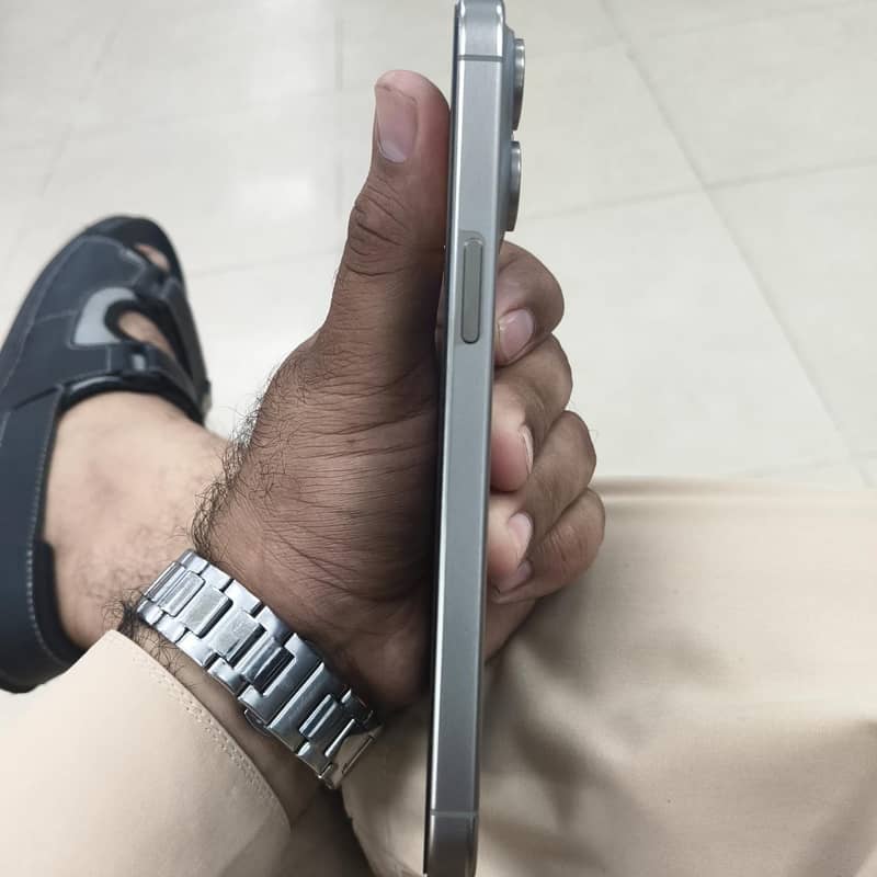 Apple iPhone 15 Pro Max 2