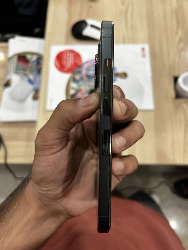 Apple iPhone 13 Pro 1