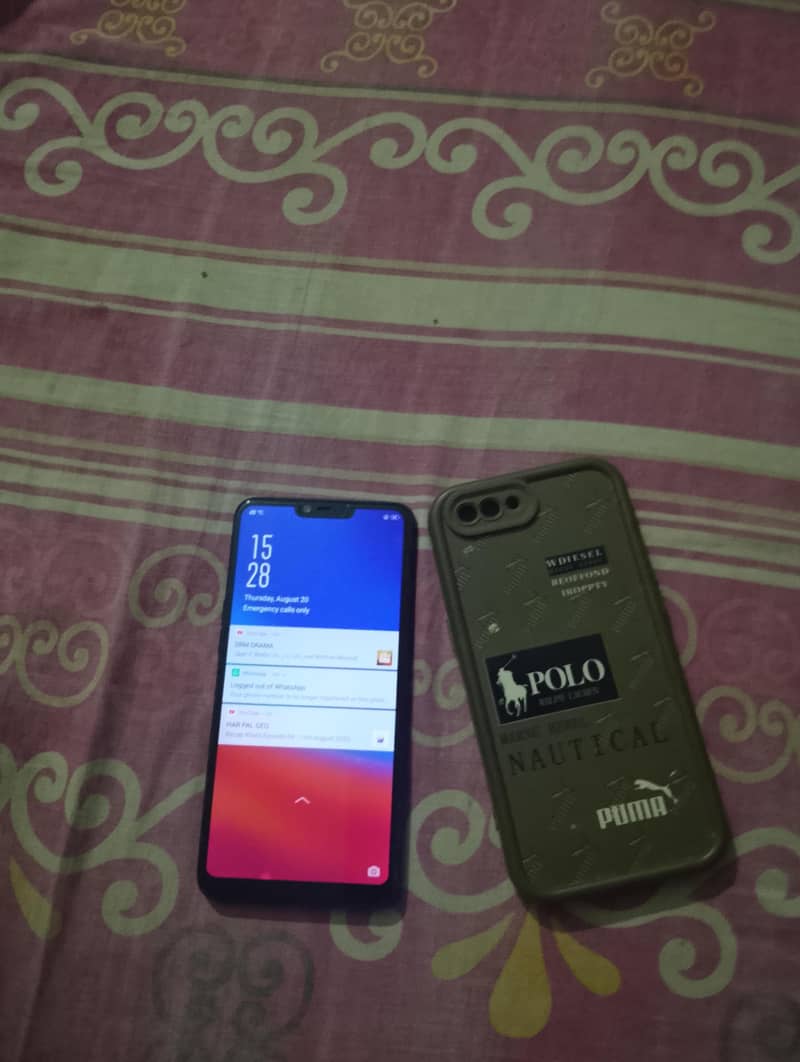 OPPO A3s 4