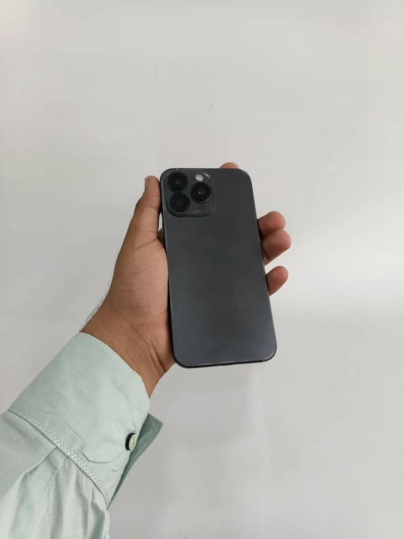Apple iPhone 15 Pro Max 2