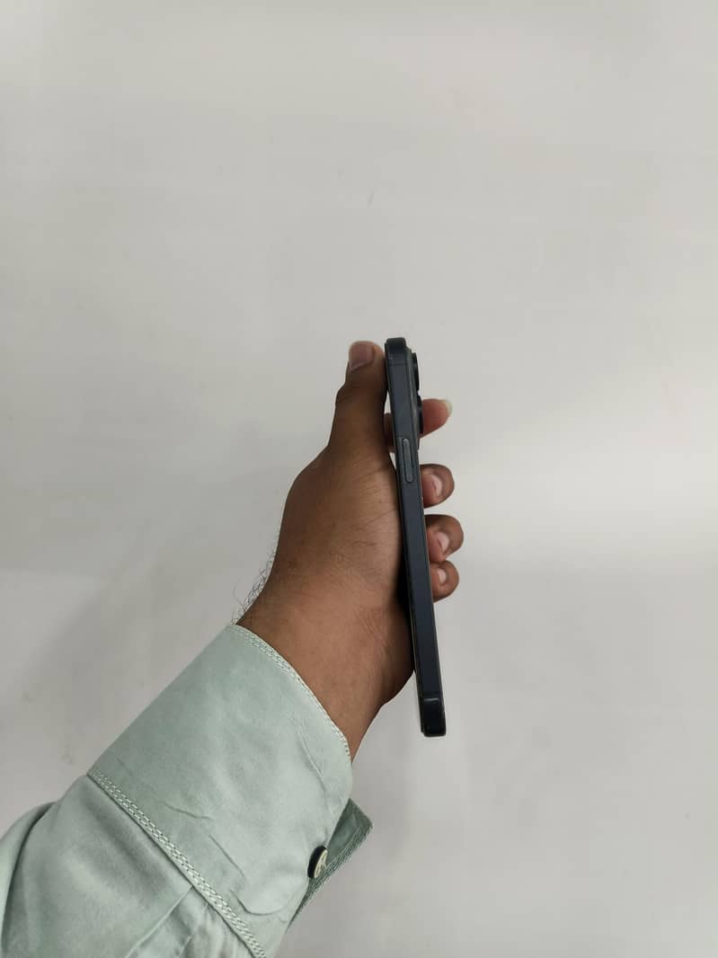 Apple iPhone 15 Pro Max 3