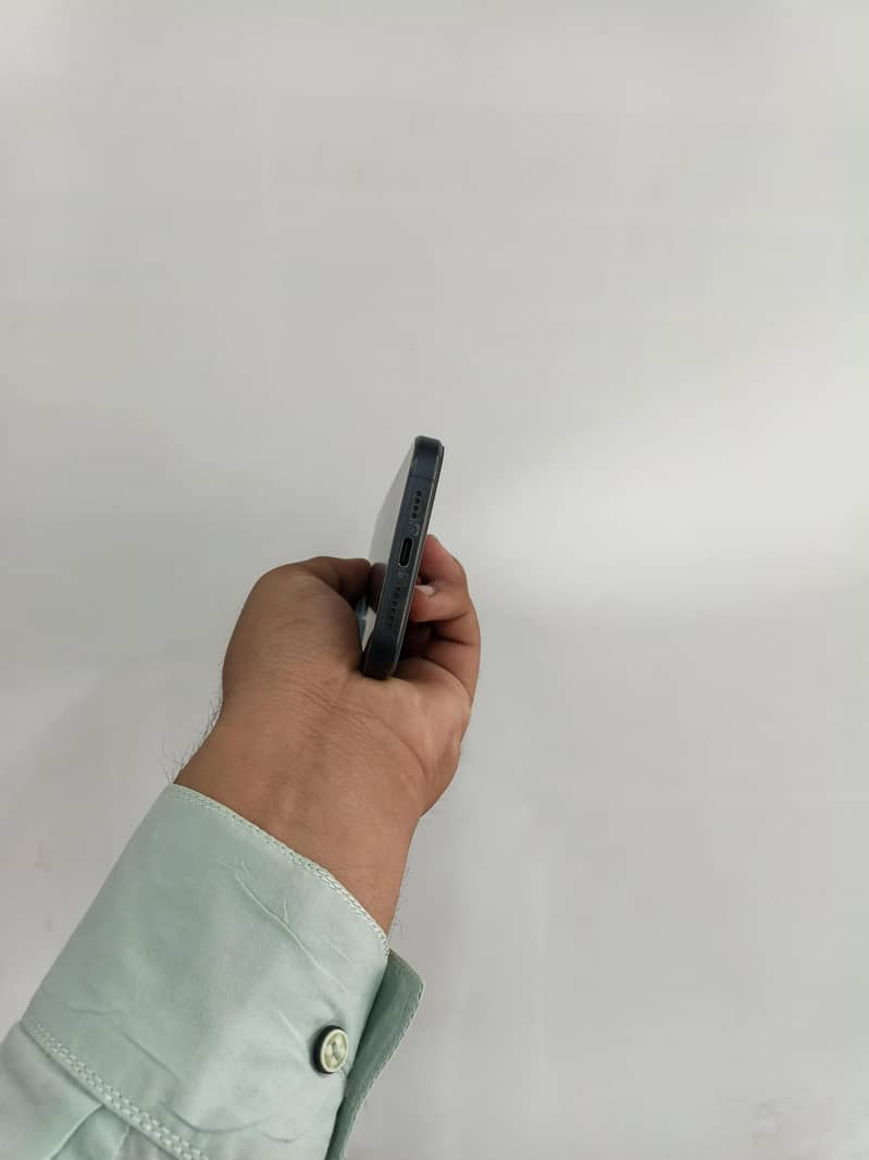 Apple iPhone 15 Pro Max 6